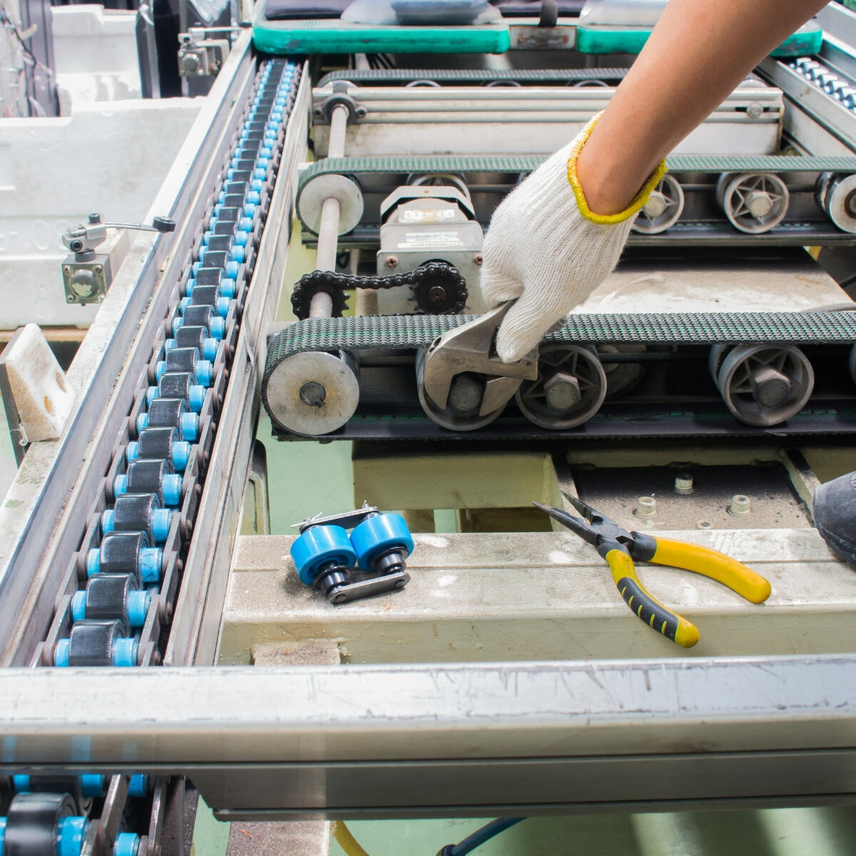 Servis dan Perawatan Sistem Conveyor